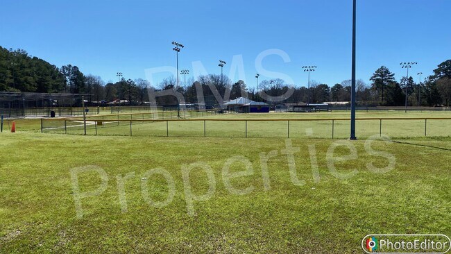 Building Photo - 113 Vicksburg Ave