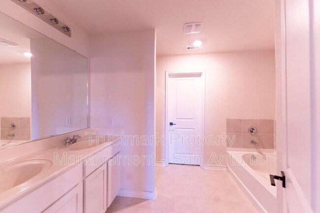 Building Photo - 14079 Coquina Blfs