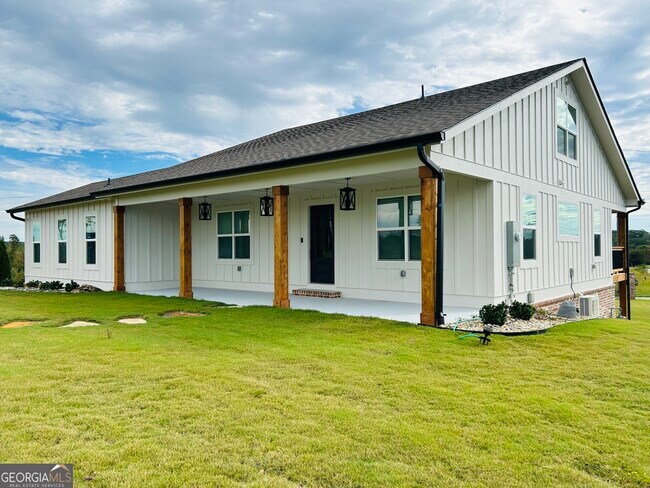 Building Photo - 425 Smokey Rd