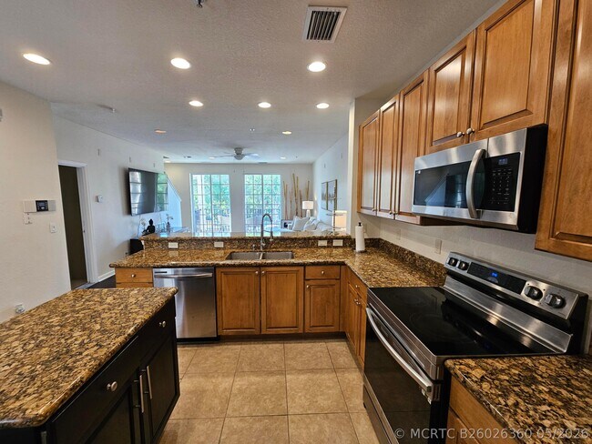 Building Photo - 405 School House Rd