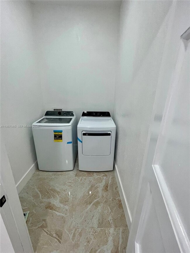 Building Photo - 435 N Quebrada St