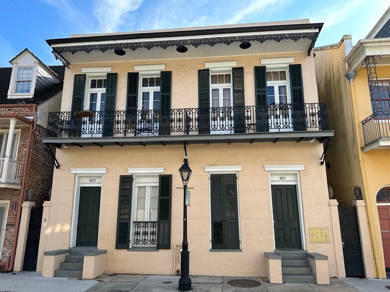 Apt 4 is on 2nd floor on left - 821 Barracks St