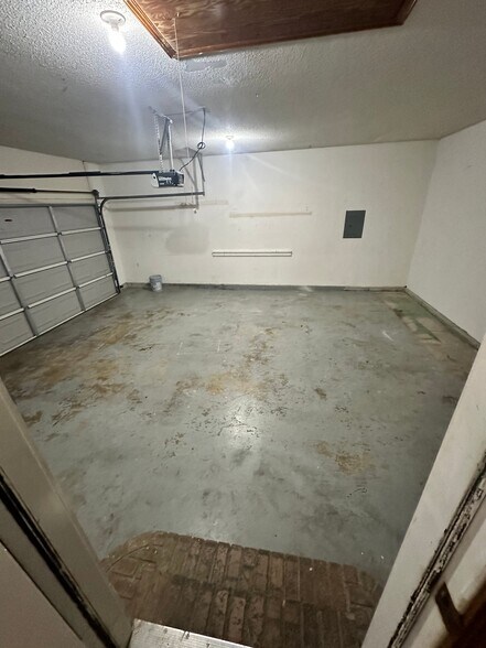 Building Photo - 707 Poplar St