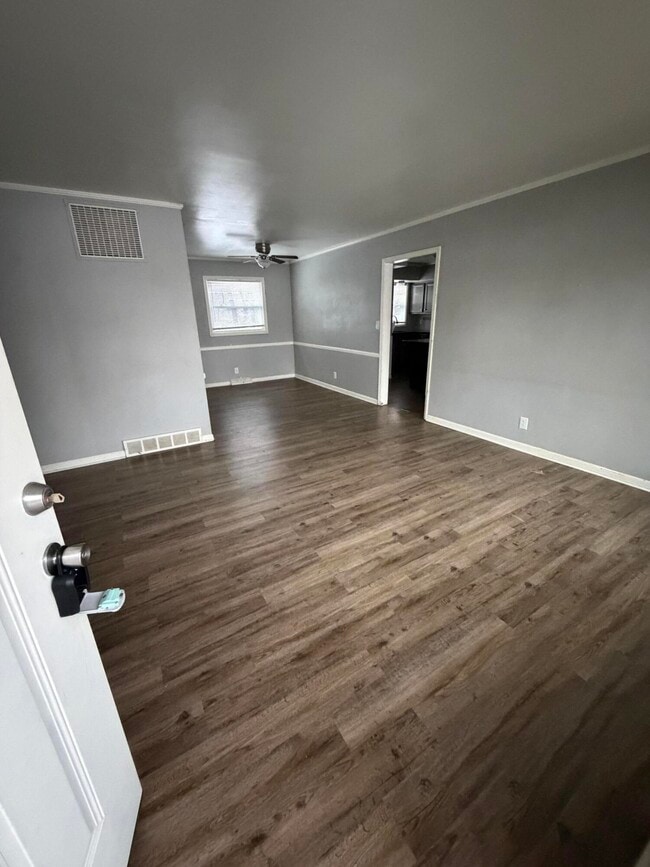 Building Photo - 2060 Alexandria Dr