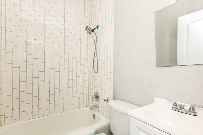 Building Photo - 114 Scurlock Ave