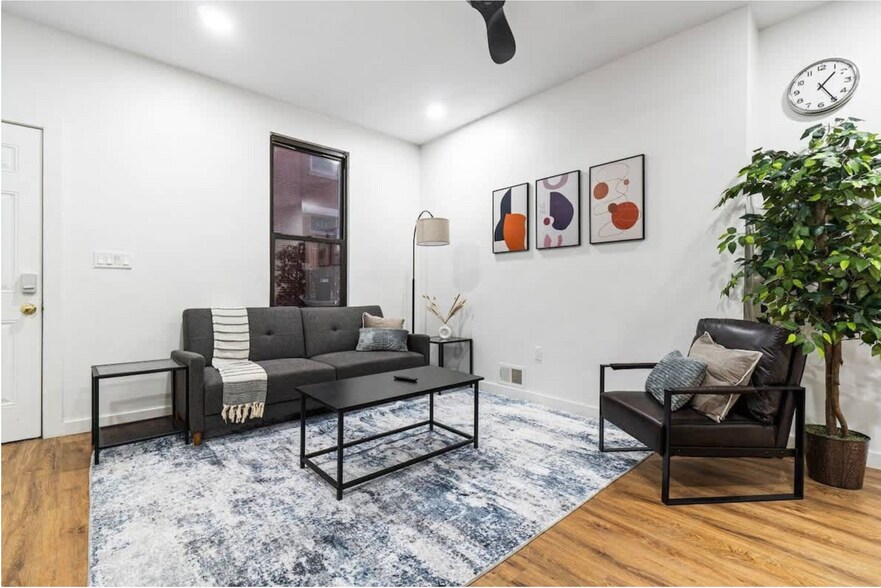 Livingroom - 525 Alpine Ave