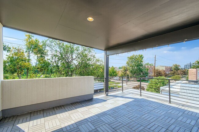Building Photo - Beautiful, Modern 3 Bed/ 4 bath Home in Curtis Park! FIRST MONTHS RENT FREE!