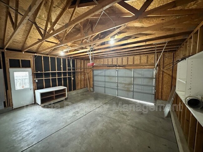Building Photo - 807 Ptarmigan Pl