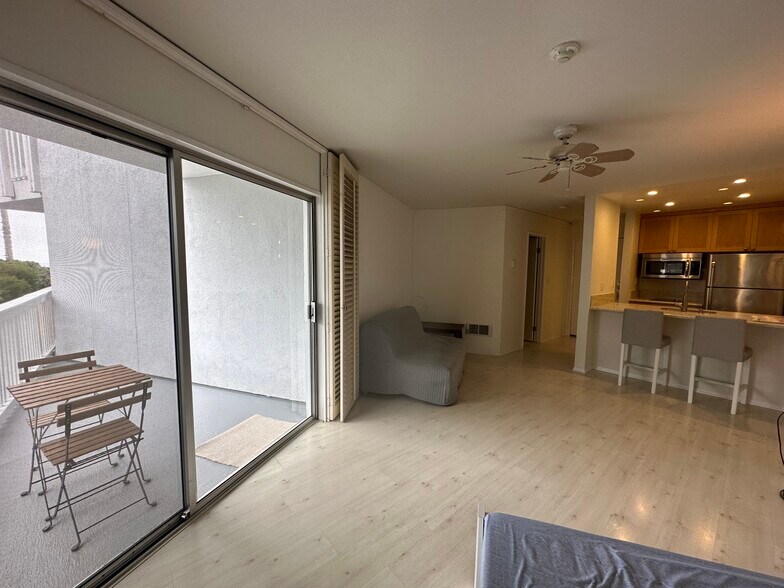 Building Photo - 640 The Village