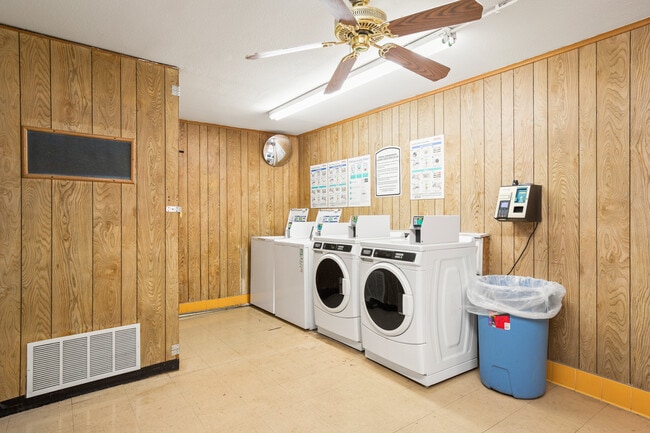 Building Photo - 6501 E Hill Dr