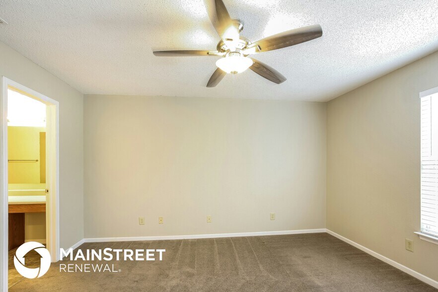 Building Photo - 2242 Collins Way