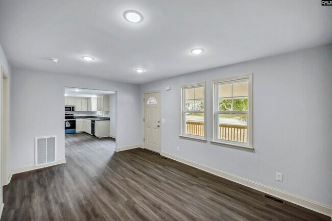 Building Photo - 152 Robin Rd