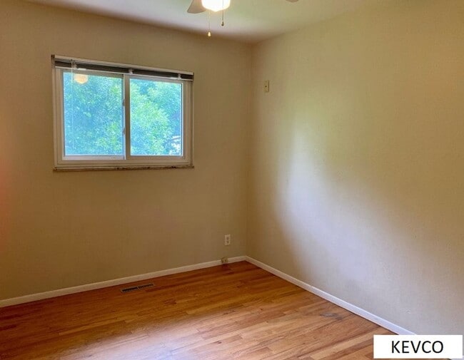 Building Photo - Spacious Home in Campus West!