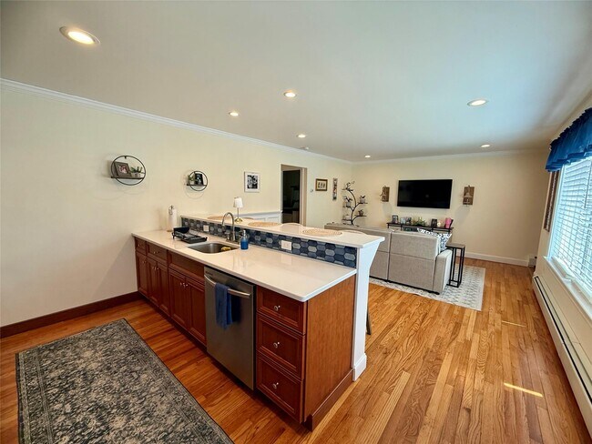 Building Photo - 250 Beechwood Ave