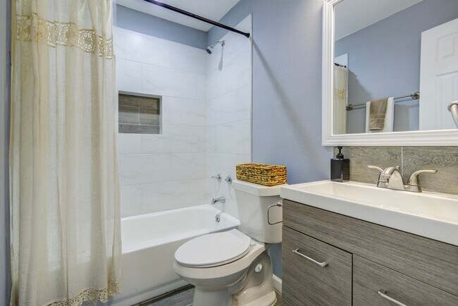 Building Photo - 541 Circle Dr