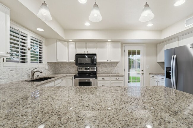 Building Photo - Beautiful 3 Bed/ 2.5 Bath Scottsdale Home I Near Kierland - Prime Location