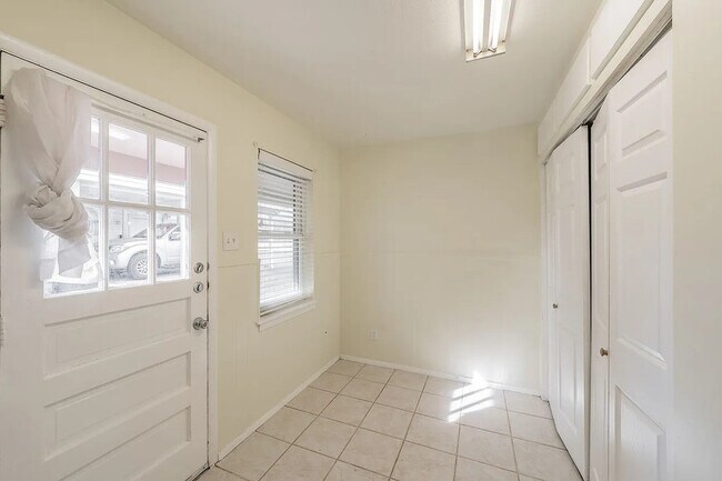 Building Photo - 1522 W Tucker Blvd