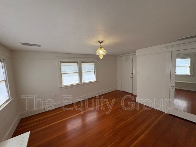 Building Photo - 1410 W Main St