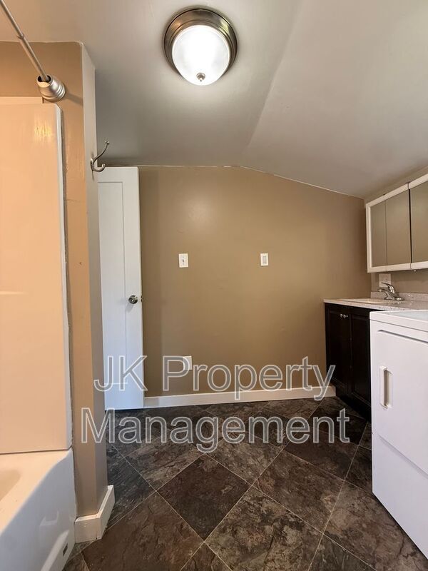 Building Photo - 701 8th Ave S