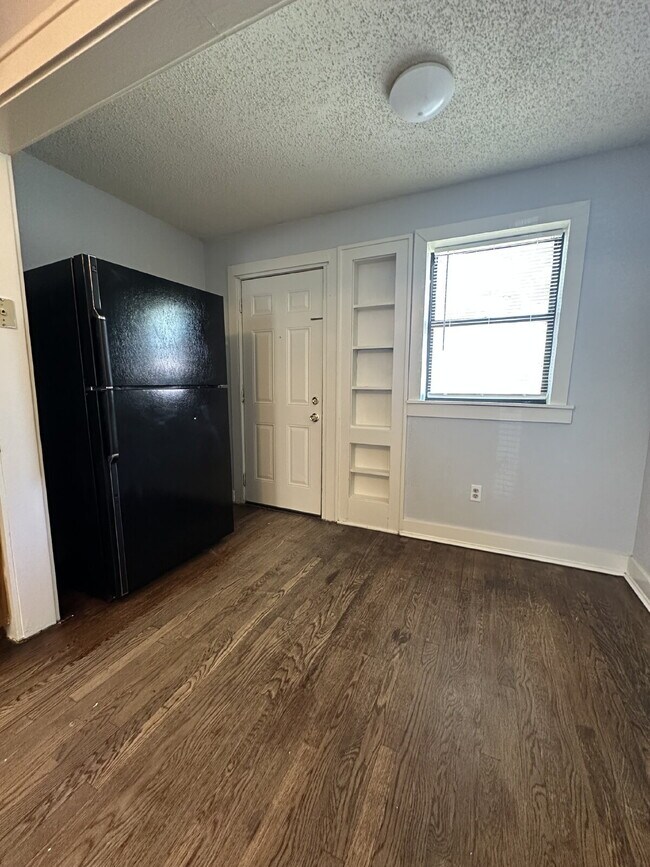 Building Photo - Close to Texas Tech University and Downtown