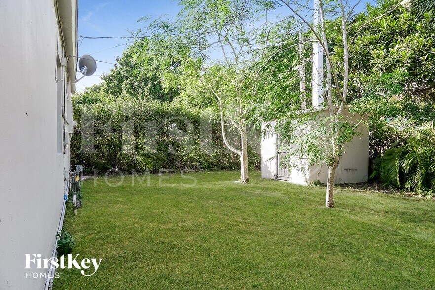 Building Photo - 1579 NE 182nd St