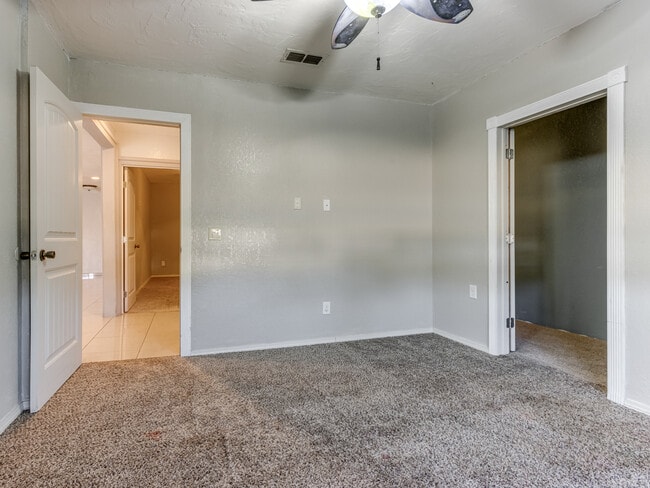 Building Photo - 1131 S Miles Ave