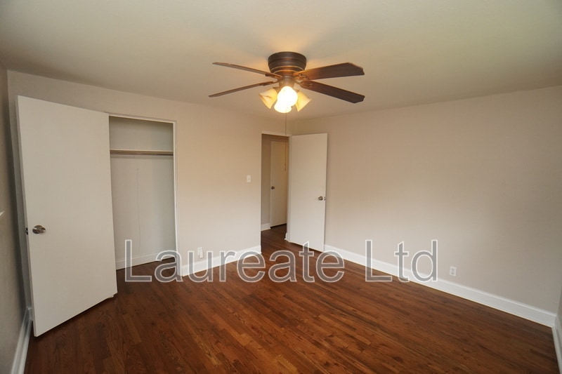 Building Photo - 2268 W Maplewood Ave