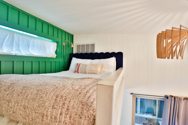 Building Photo - 55 Lynn St