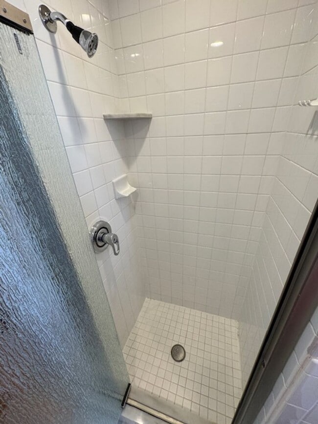 Building Photo - Beauty in Marconi Park West 3 Beds finishe...