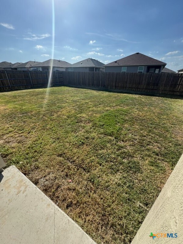 Building Photo - 908 Adler Way