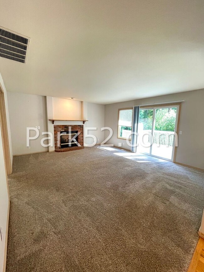 Building Photo - 4 Bedroom Single Family Home in Gig Harbor...