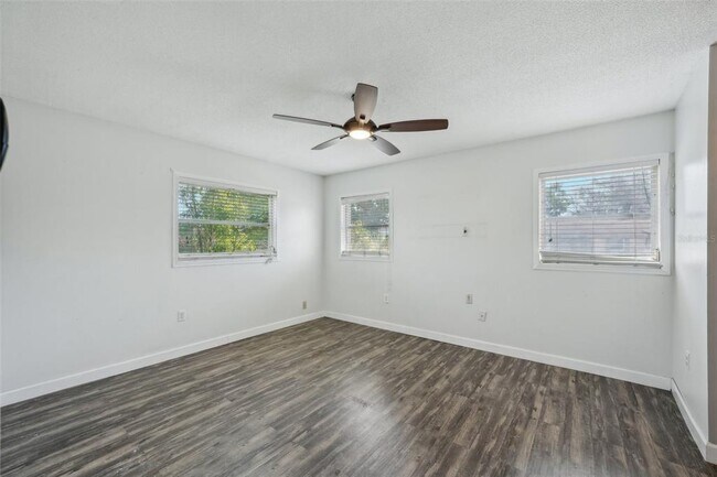 Building Photo - 503 Holt Cir