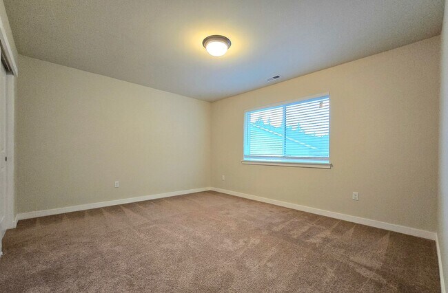 Building Photo - 4 Bedroom Home in Lake Stevens Now Available!