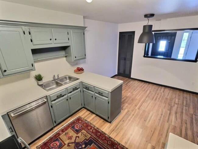 Building Photo - 316 Town Park Rd