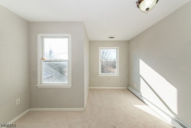 Building Photo - 414 Mineral Springs Dr