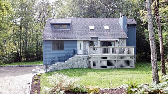 Building Photo - 421 E Hyerdale Dr