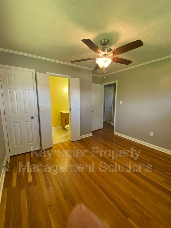 Building Photo - 2317 Cortland St