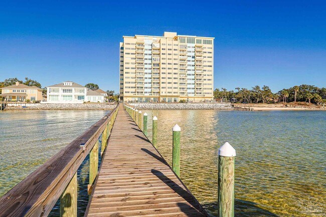 Building Photo - 825 Bayshore Dr