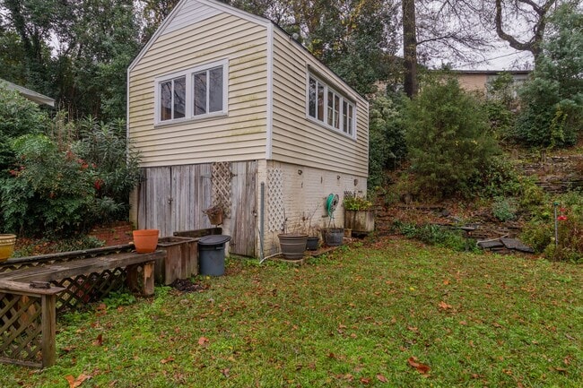 Building Photo - FOR RENT in LAKE BOTTOM! Available June 8th
