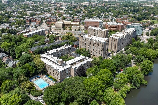 Building Photo - 77 Pond Ave