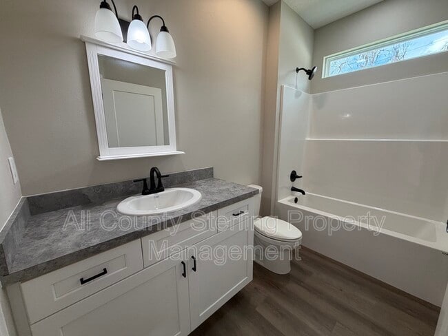 Building Photo - 1390 SE Magnolia Loop