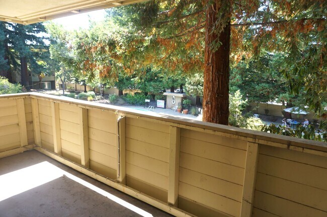 Building Photo - Beautifully Updated Condo in Great Mountai...