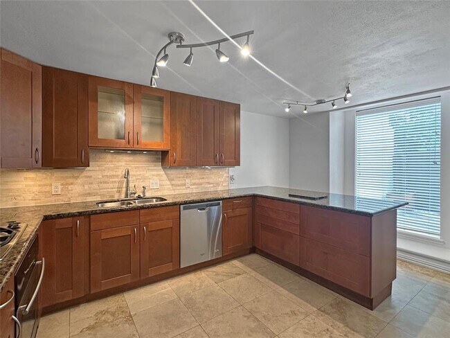 Building Photo - 1111 Potomac Dr