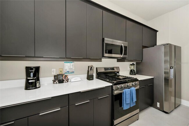 Building Photo - 7740 Sandy Ridge Dr