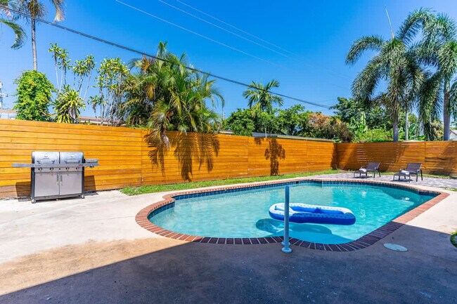 Building Photo - 871 NW 23rd Terrace