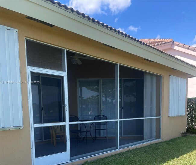 Building Photo - 575 SE 29th Dr