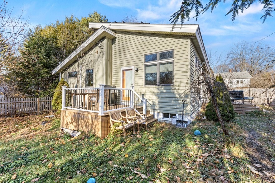 Building Photo - 18 Rosedale St