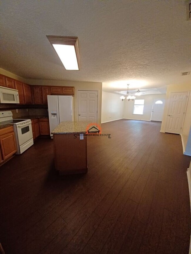 Building Photo - Cozy 2 bedrooms 2 bathroom duplex.