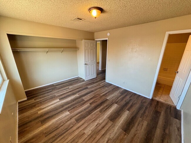 Building Photo - 6991 Kepler Dr