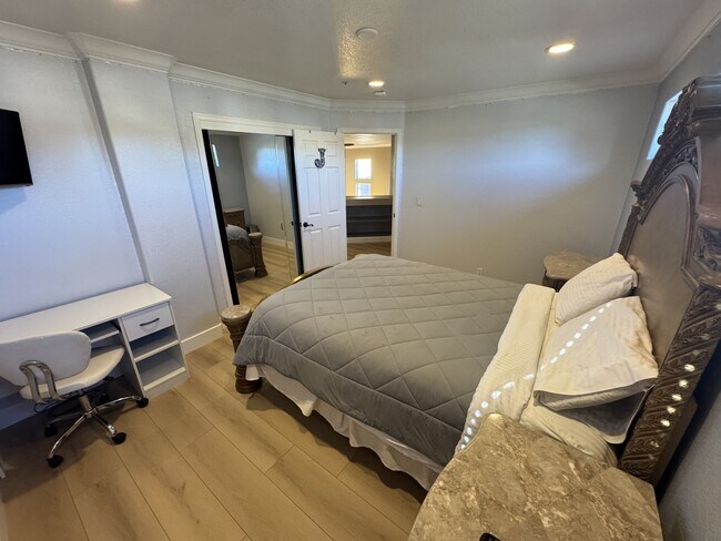 Building Photo - 10 Rhine Cir